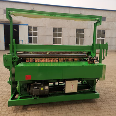 kualitas  Anticorrosion Chicken Fence Wire Mesh Welder Automatic pabrik